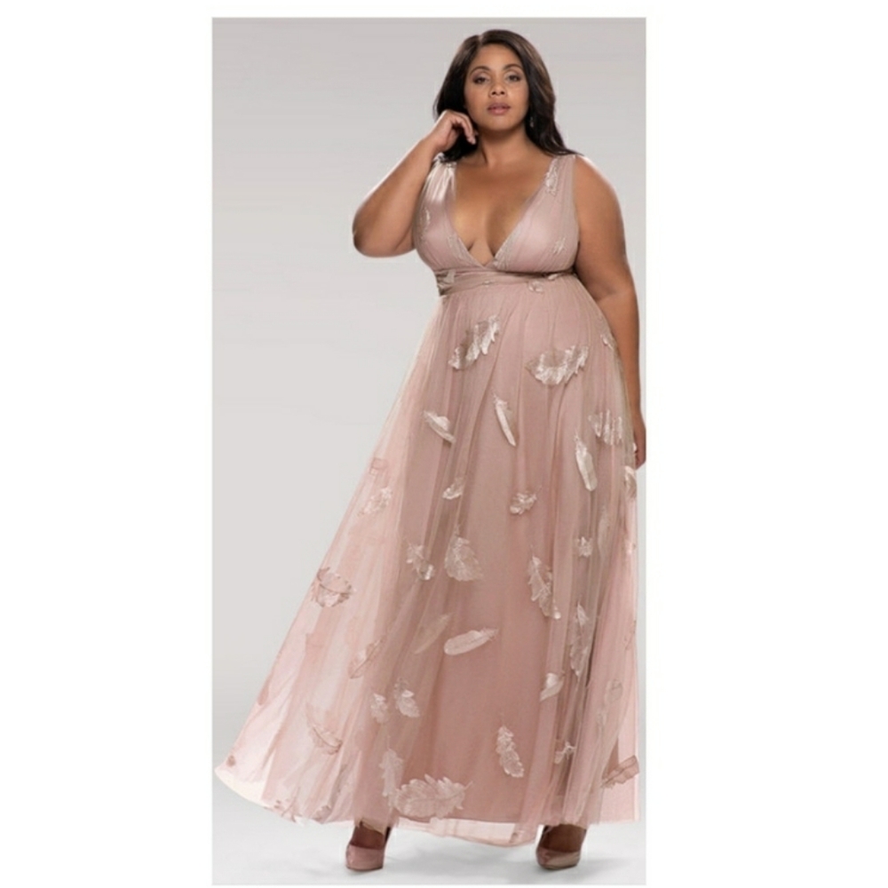 NWT Blush Mark Lost In Paradise Embroidery Maxi Dress